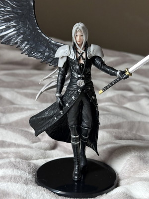 Final Fantasy Sephiroth figure new, 28 cm