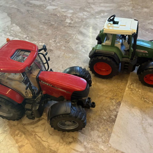 Bruder tractor set like new, pack of 2
