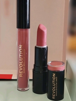 Revolution set Cupid κραγιόν και lipgloss καινούργιο