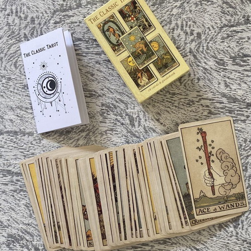 Classic Tarot Cards with Guidebook new