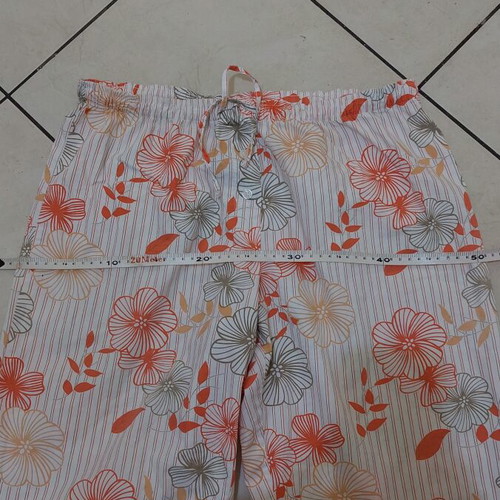 Jolinesse women's capri pants like new, size M, multicolor