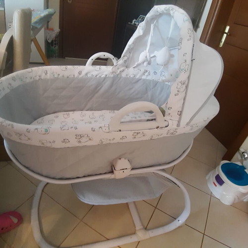 Kikkaboo baby bassinet with vibration, music and lights