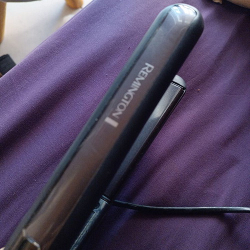 Remington S6595 hair straightener with ceramic plates