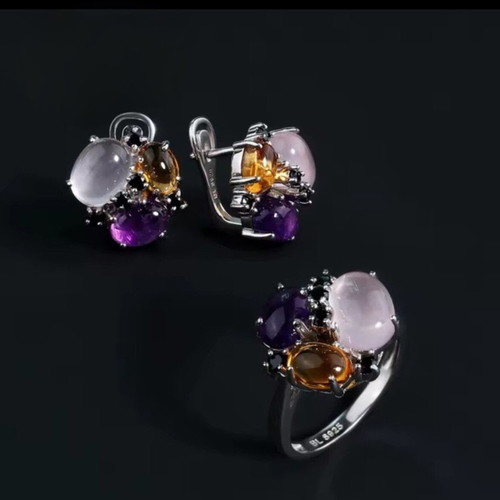 Silver jewelry set with natural gemstones