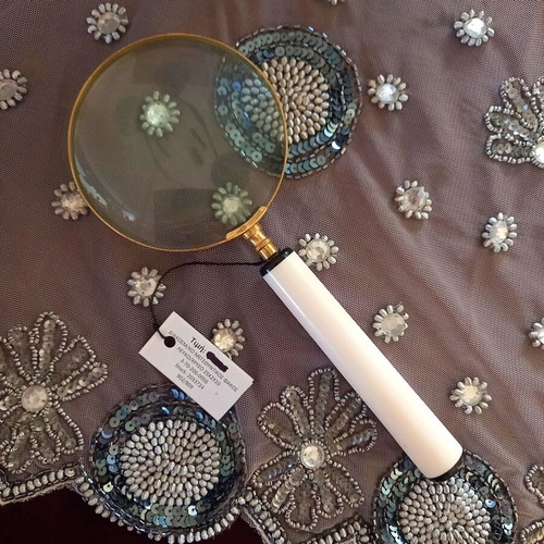 Magnifying Glass with Vintage Aesthetic - White Handle & Gold Frame