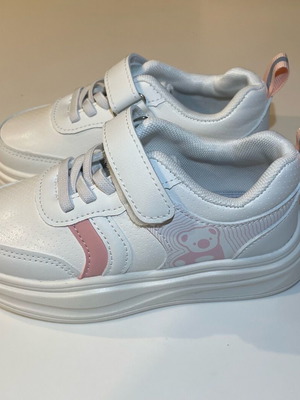 Children's athletic shoes new, size 28, white