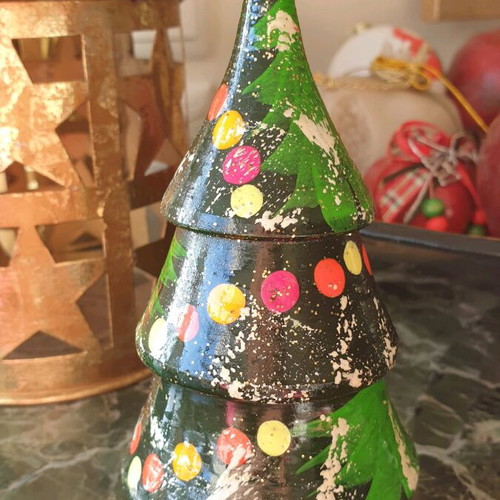 Christmas decorations like new, pack with 2 trees, 1 wooden and 1 wax