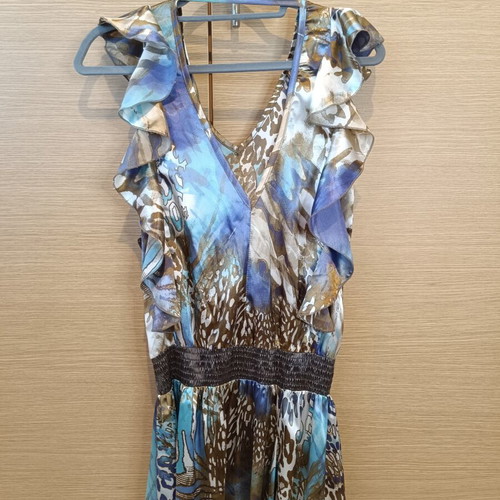 Satin dress size small like new, multicolor