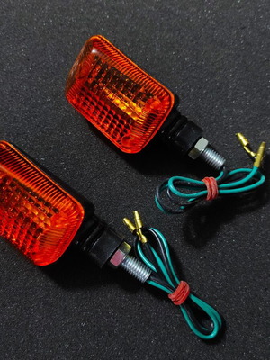 Universal motorcycle turn signal set with simple bulb M6 mounting new