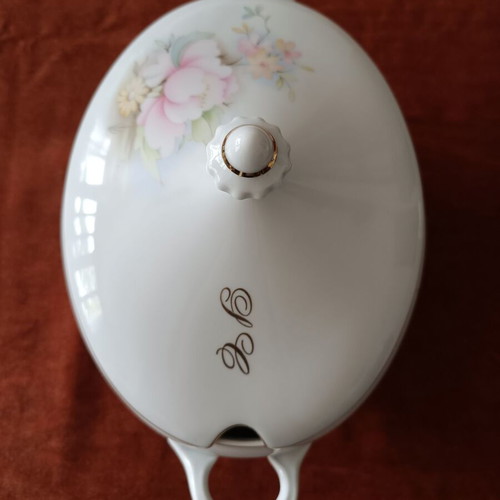 Limoges soup tureen from French porcelain like new with floral design