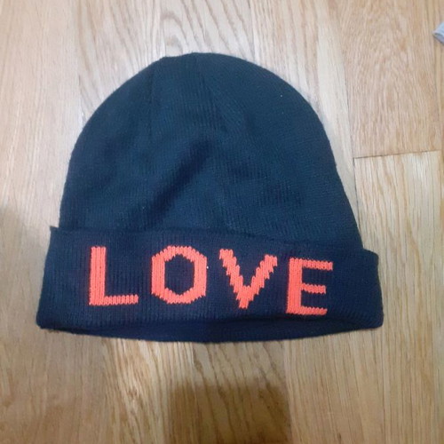 Love hat new, very warm