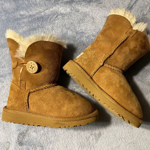 UGG kids boots new, size 26