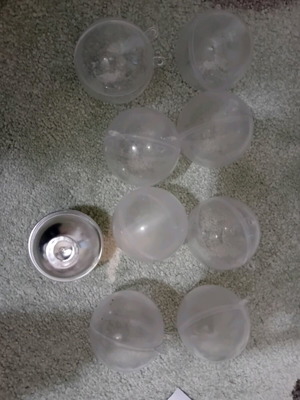 Balls for bathbombs like new, 8 transparent and 1 metallic