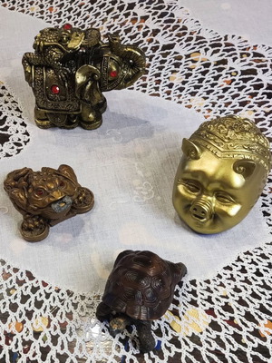 Feng Shui decorative set like new, 4 pieces for luck and prosperity