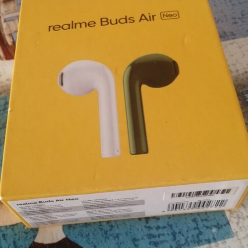 Realme Buds Air Neo earbuds used, sweat resistant, 17h battery