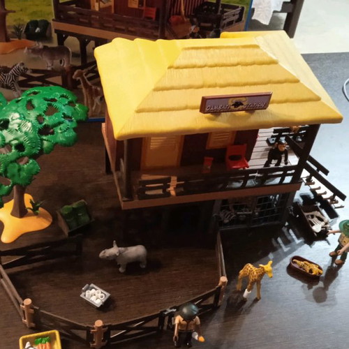 Playmobil wild animal shelter used