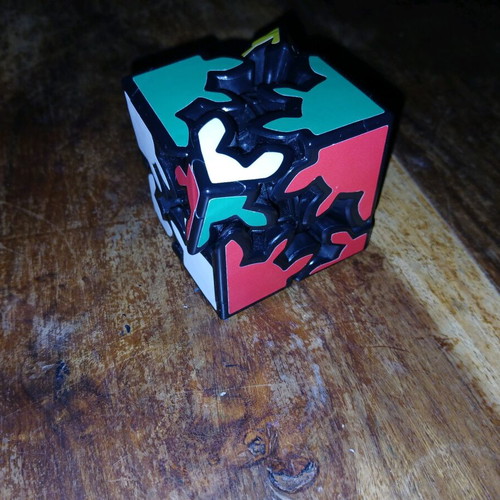 Gear-type puzzle cube like new, anti-stress item