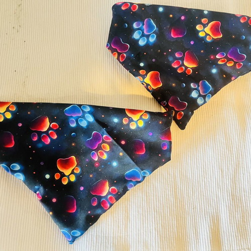 Dog bandana with paw print design, new, medium size 40-45 cm neck