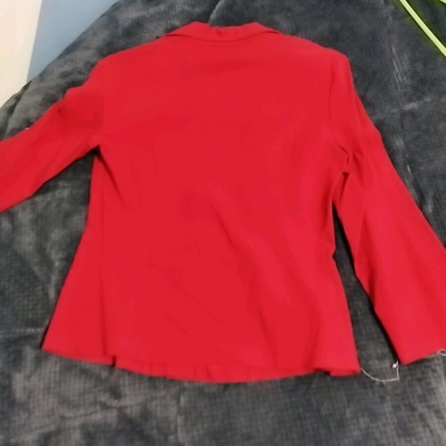 Capricorn red shirt Small new, elastic fabric, 3/4 sleeves