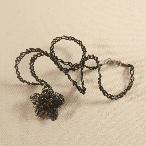 Pendant flower handwoven with metal wire made to order