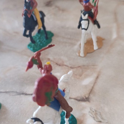Timpo set of 6 Indian horsemen figures