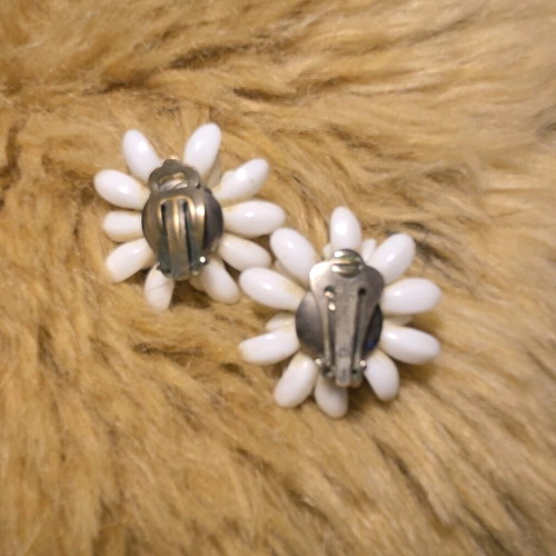 Vintage white clip-on earrings used, old style