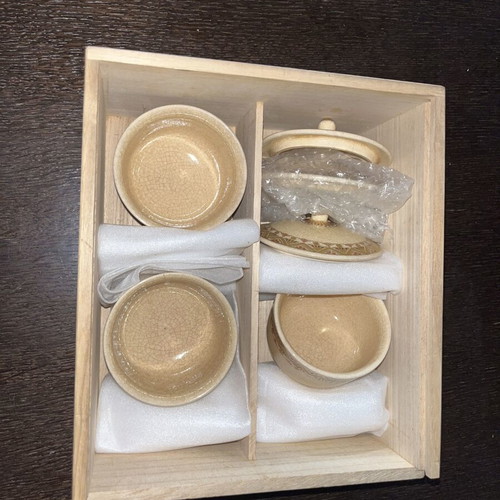 Japanese porcelain soup set with lid, royal gold color, wooden box