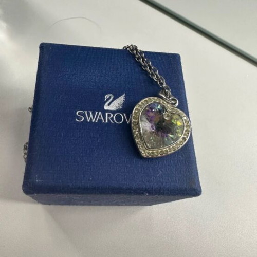 Swarovski κολιέ με ιριδίζον χρώμα και ζιργκόν, σαν καινούργιο