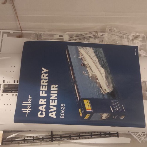 Avenir Car Ferry model by Heller new