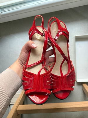 Red leather sandals like new with block heel size 37