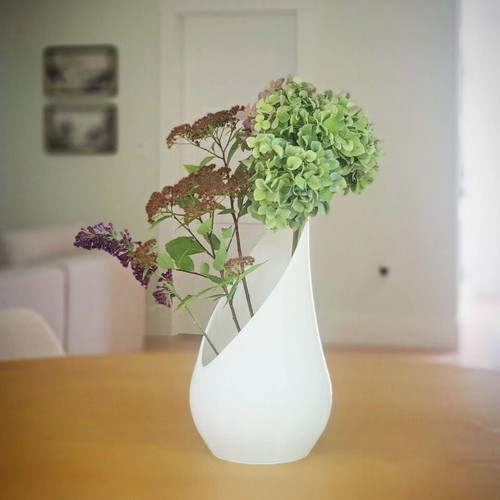 Modern Vase with Built-in Spacer made of PLA made to order