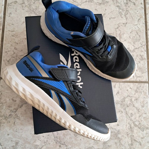 Reebok kids' athletic shoes No30 like new with box