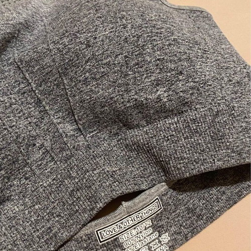 Sports bra gray M/L like new, athletic top with removable cups
