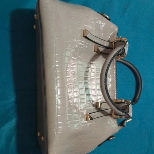 Women's beige shoulder bag lightly used