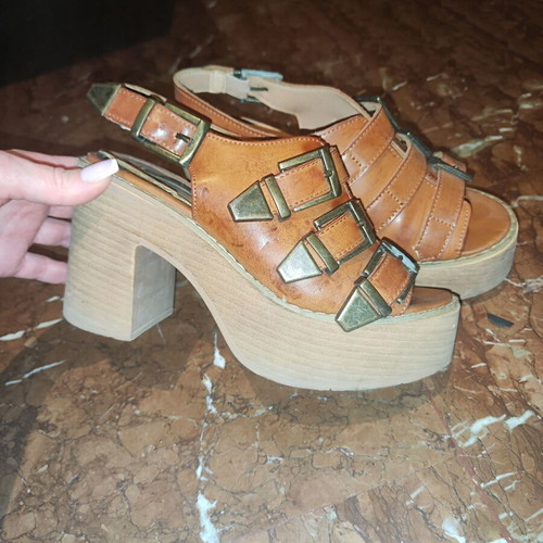 Summer tan pip toe sandals like new, size 36