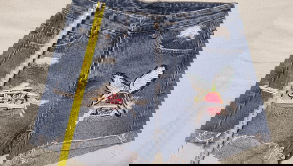 Γυναικείο σορτς τζιν με κεντημένα σχεδια