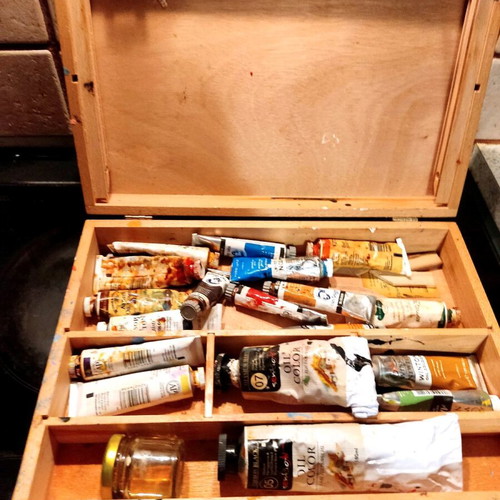 Painting case with oil paints like new