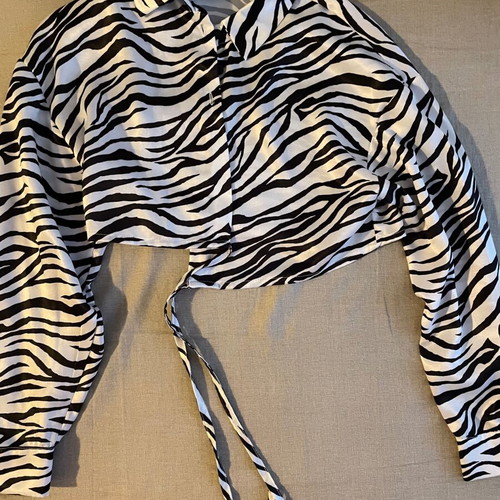 Bershka cropped shirt like new, black and white, size S