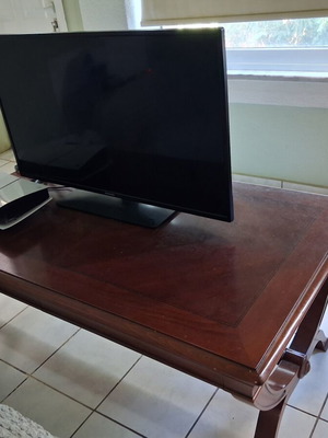 Wooden TV desk used, 1.5 x 70 cm