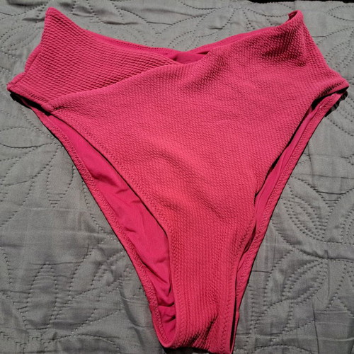 Fuchsia bikini set with embossed waffle texture size S like new