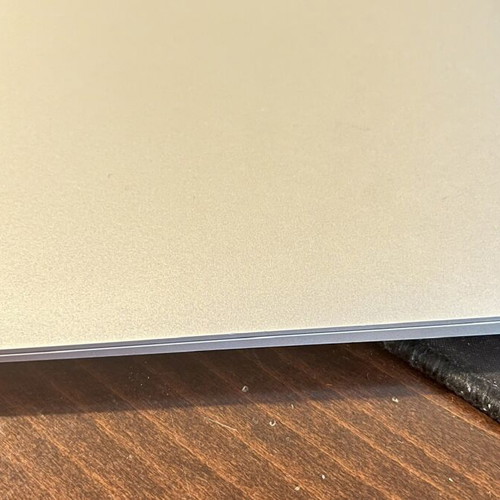 Macbook Air 2020 like new with minor mark