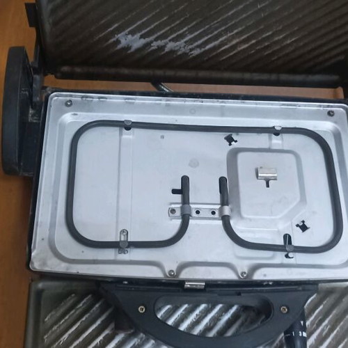 Crown grill toaster used with removable plates