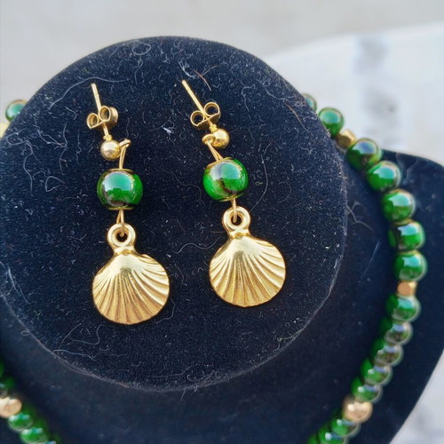 Handmade necklace set with beads and gold shell motifs like new
