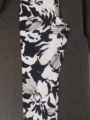 Sarah Lawrence women's pants like new, black and white, size M
