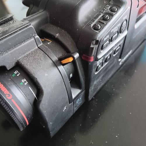 Canon E209 and E300 video cameras used for parts without power supply