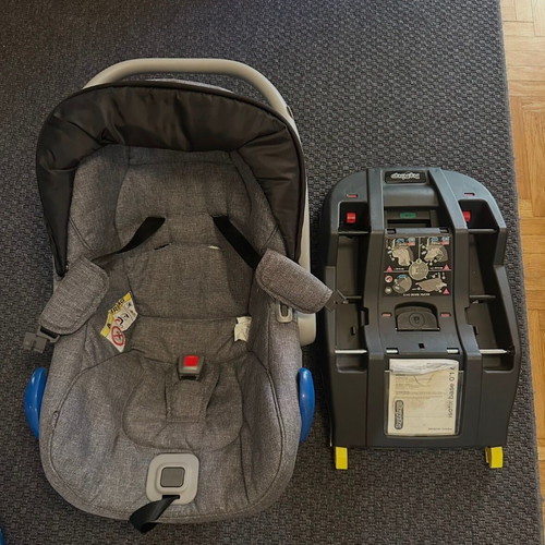 Peg Perego car seat with isofix base