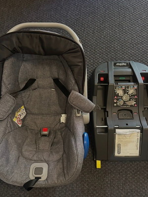 Peg Perego car seat with isofix base