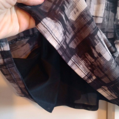 Women's blouse like new with unique design, size XL, black and white