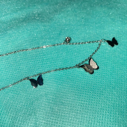Women's silver butterfly necklace like new