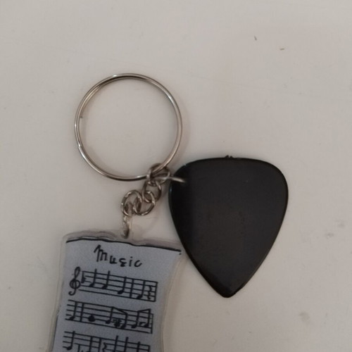 Keychain with acrylic music sheet and 0.71mm pen new, multicolor